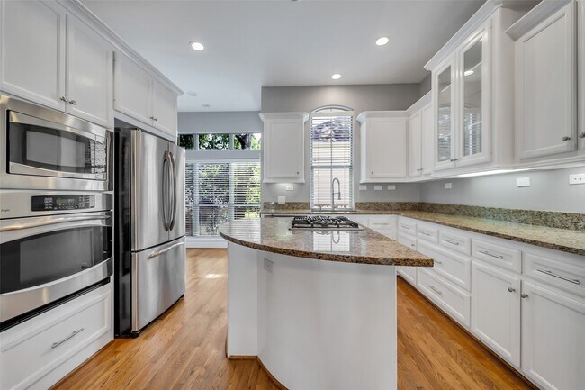 Building Photo - 542 Bomar St
