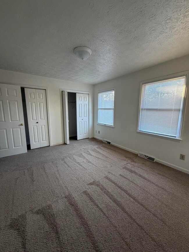 Building Photo - 106 Heritage Dr