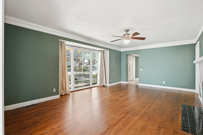 Building Photo - 2608 Highview Terrace