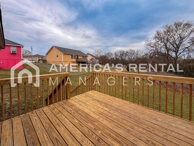 Building Photo - Updated Three Bedroom Two Bath Rental!