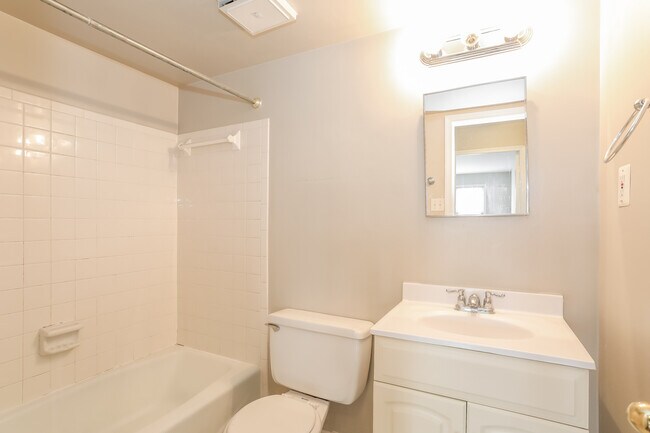 Building Photo - 1910 T St NW