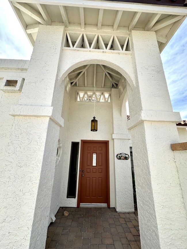 Building Photo - Fantastic corner lot in Santiago