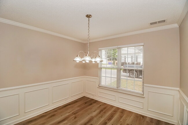 Building Photo - 15185 Tracy Beth Rd