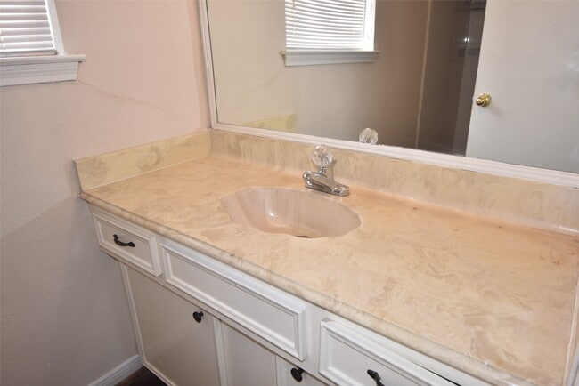 Building Photo - 11903 Sagecliff Dr