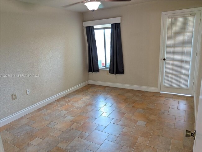 Building Photo - 731 Vista Isles Dr