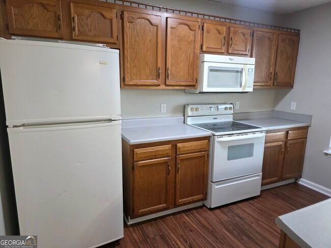 Building Photo - 34 Walnut Way
