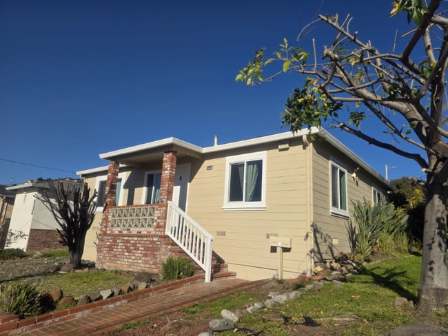 Building Photo - 17xxx Ehle St