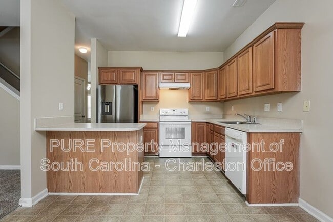 Building Photo - 148 Grand Oaks Dr