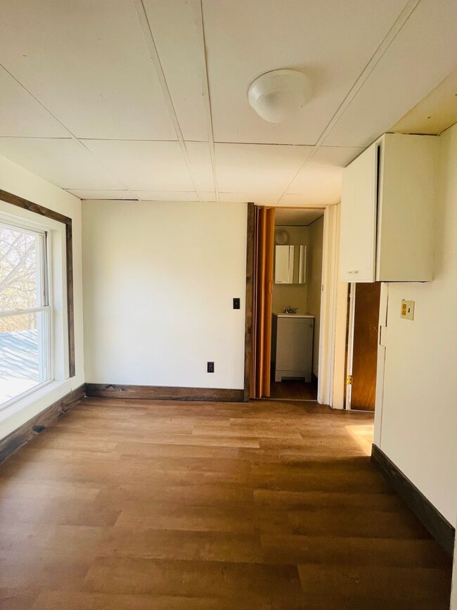 Building Photo - Newly renovated 3 Bed / 1 1/2 Bath home wi...