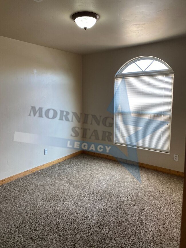 Building Photo - Southwestern Beauty- Excellent location