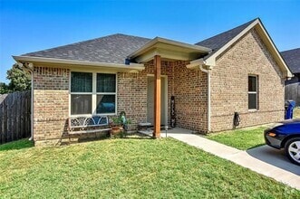 Building Photo - 409 Maple Row