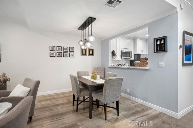 Building Photo - 13041 Moorpark St