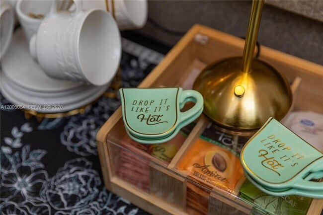 Building Photo - 1896 Crestview Way