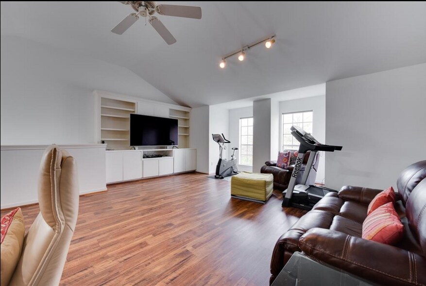 Building Photo - 2307 Huldy St