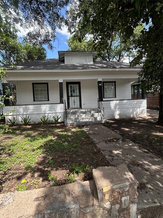 Primary Photo - 1107 Angelina St