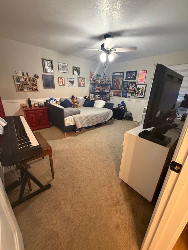 Building Photo - Gorgeous 4 Bedroom Home!!
