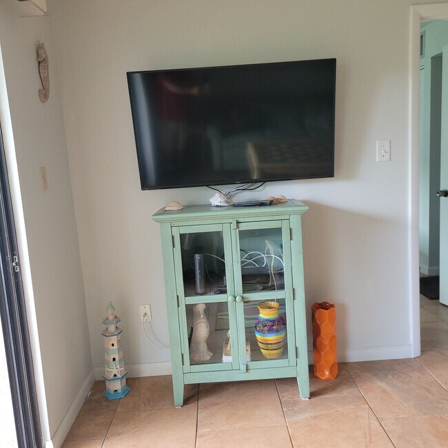 Building Photo - 5150 Willow Links