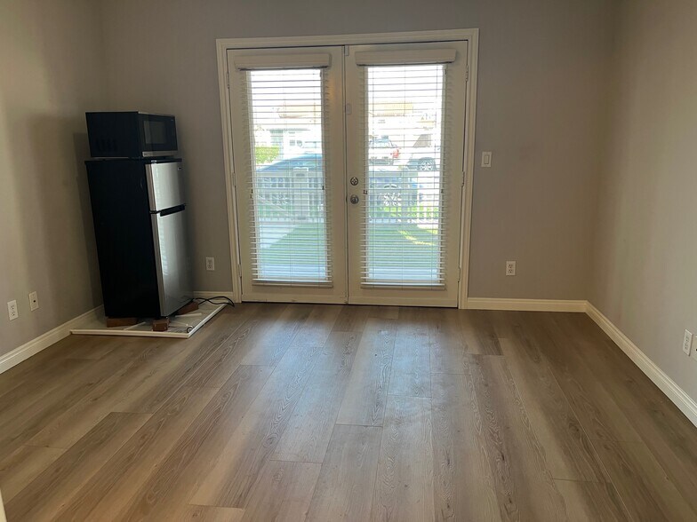 Building Photo - 4482 Utah St