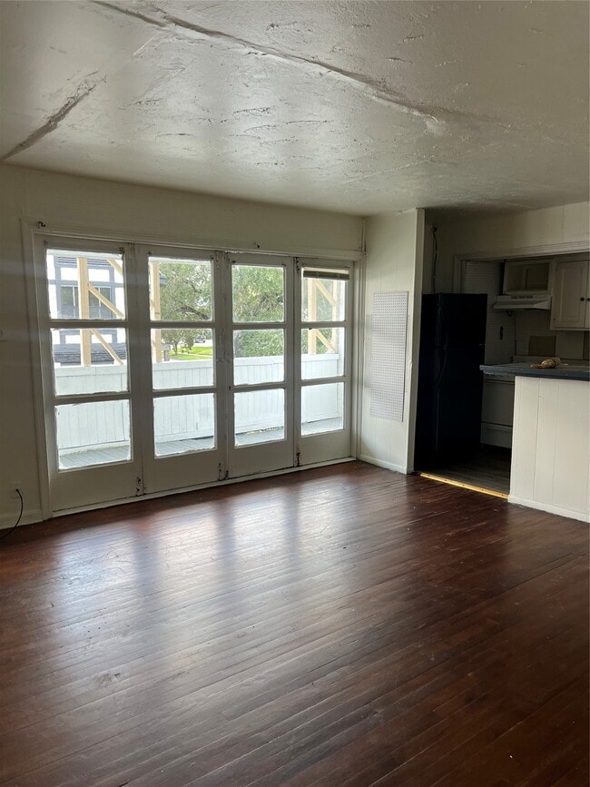 Building Photo - 1905 Binz St