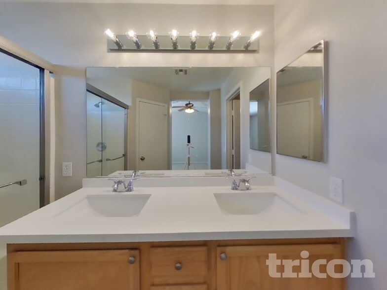 Building Photo - 7900 Hornbeam Ct