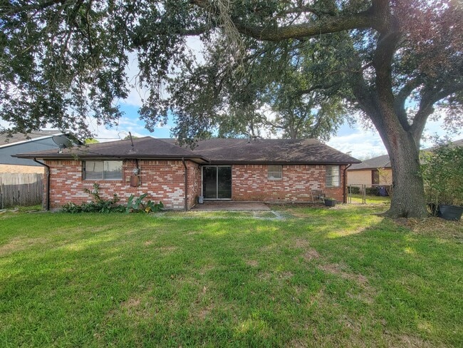 Building Photo - 2114 Yorktown Ct N