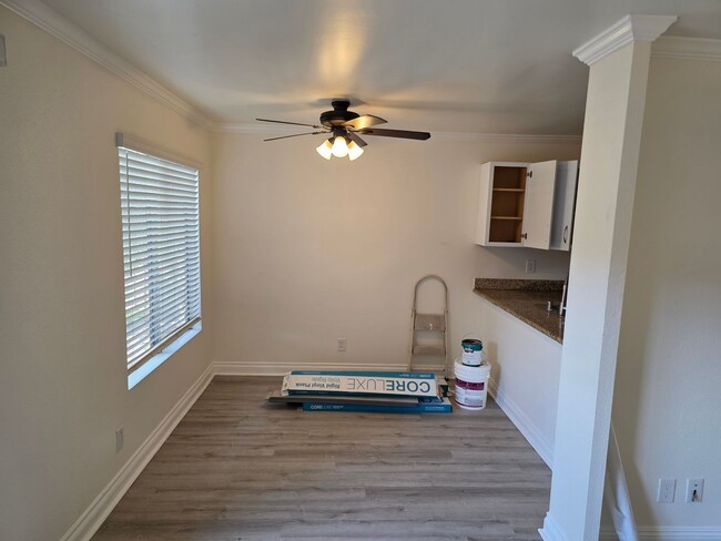 Building Photo - Renovated downstairs 2 bedroom 1 bath cond...