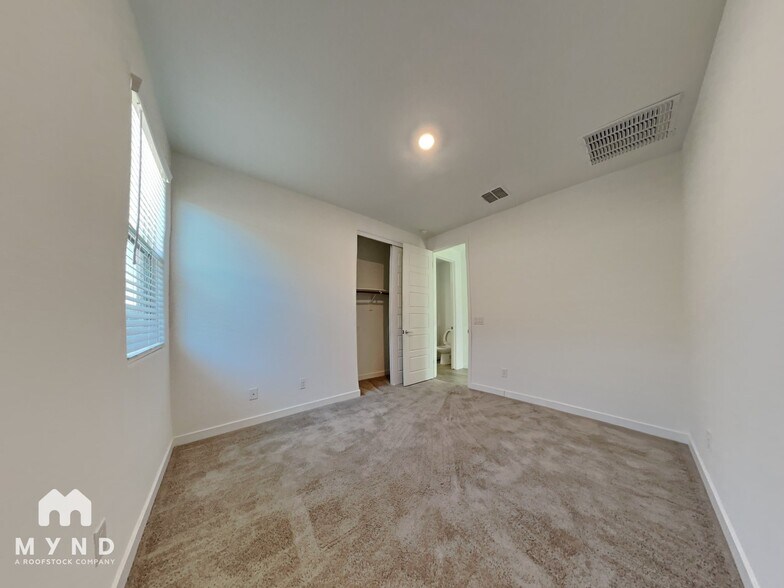 Building Photo - 19353 W Elm St