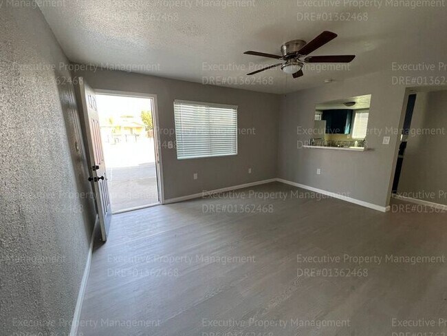 Building Photo - 1 bedroom/ 1 bathroom floor unit.
