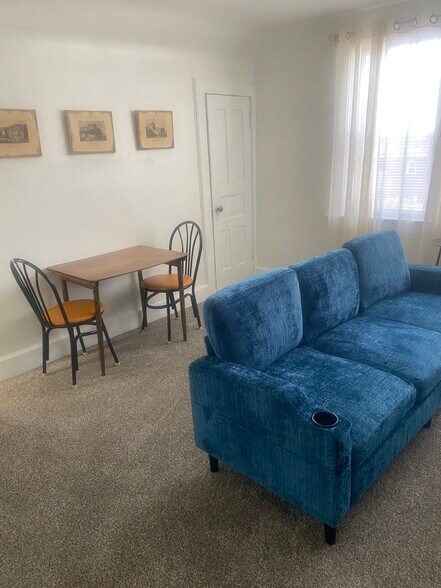 Building Photo - 589 E Losey St