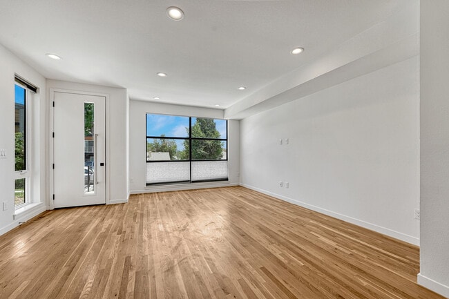 Building Photo - 1231 Newton St