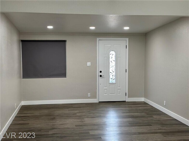 Building Photo - 2753 Talbot St