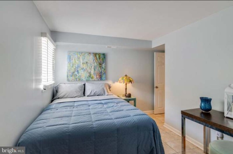 Building Photo - 1812 N Spring St