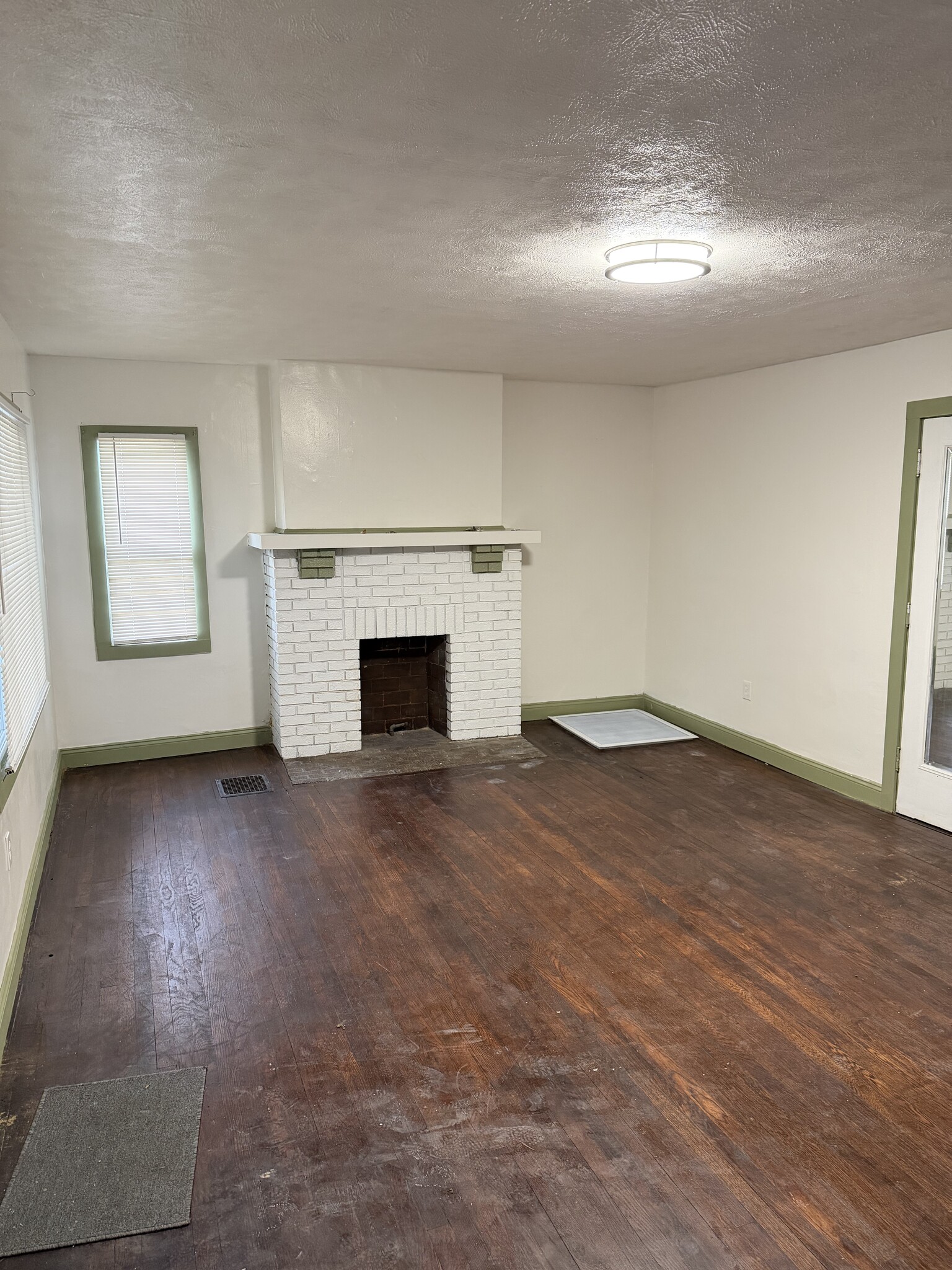 Building Photo - 732 Rockford Ave