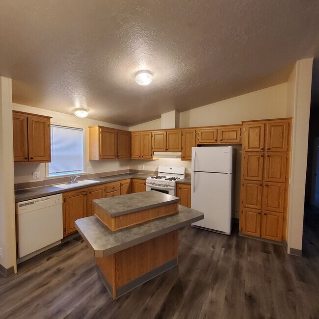 Building Photo - 31811 Begonia Ln