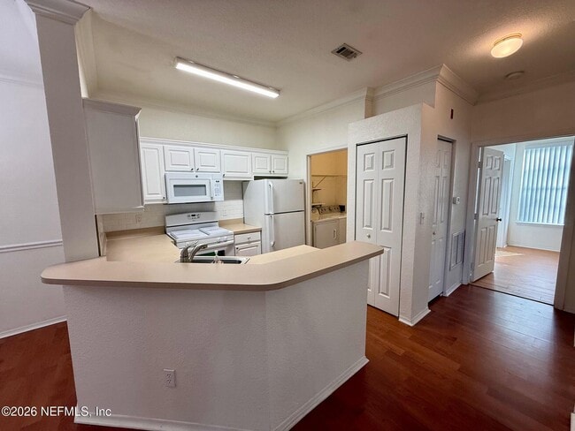 Building Photo - 13810 Sutton Park Dr N