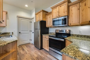 Building Photo - The Fallingbrook Townhomes