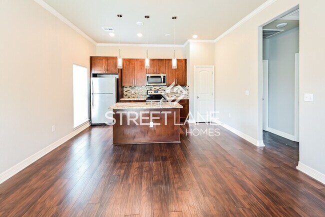 Building Photo - Beautiful Open Concept 2 Bedroom