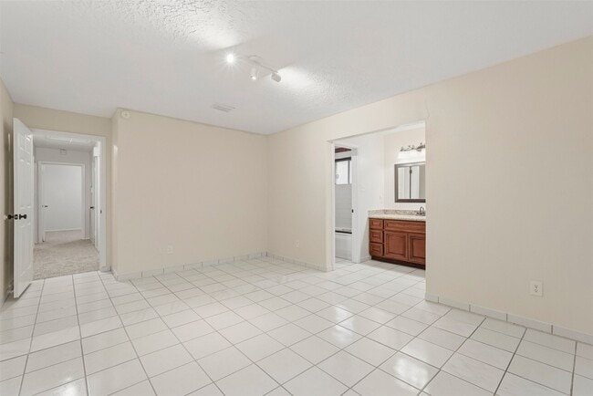 Building Photo - 423 Pickford Dr