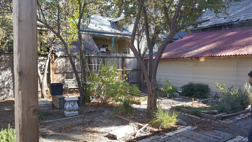 Building Photo - 663 Rose Ave