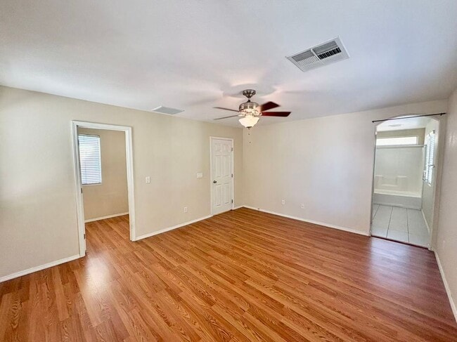 Building Photo - Beautiful 4 bedrooms home in desirable Green Valley