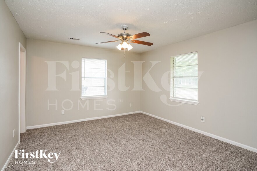 Building Photo - 4909 Green Willow Ln