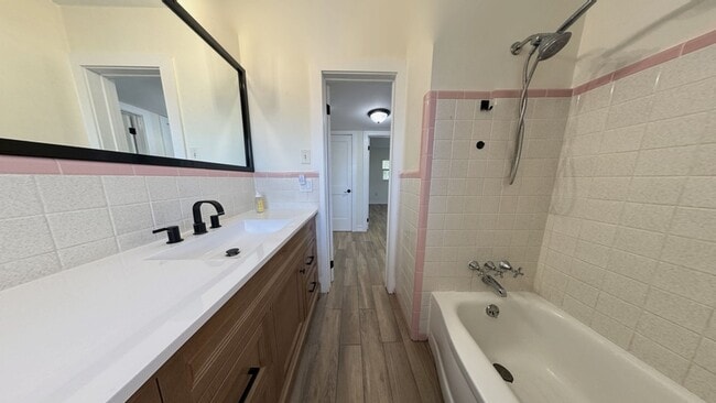 Building Photo - 6660 Bay St