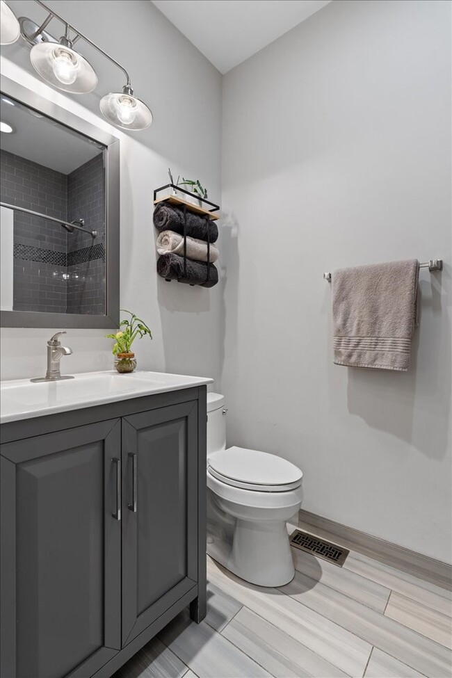 Building Photo - 1867 N Halsted St