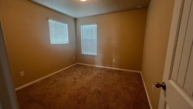 Building Photo - 223 Camellia Dr