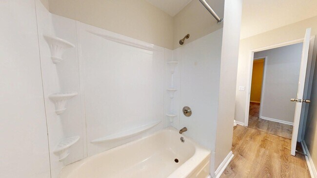 Building Photo - Elyria - updated 3 bed/1 bath townhouses for rent!