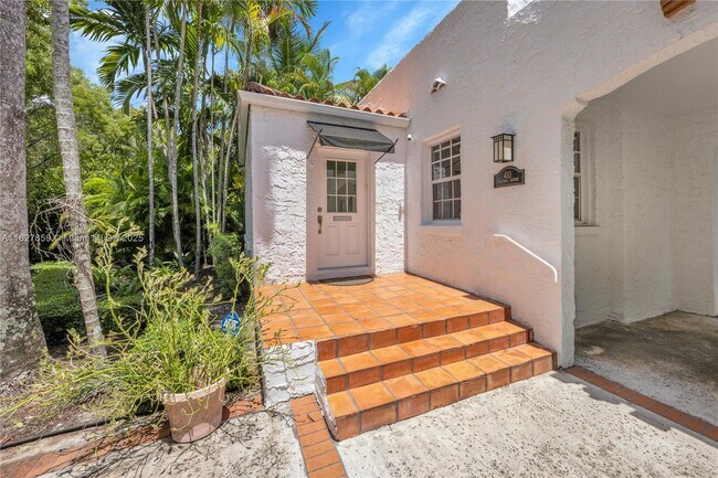 Building Photo - 410 Majorca Ave