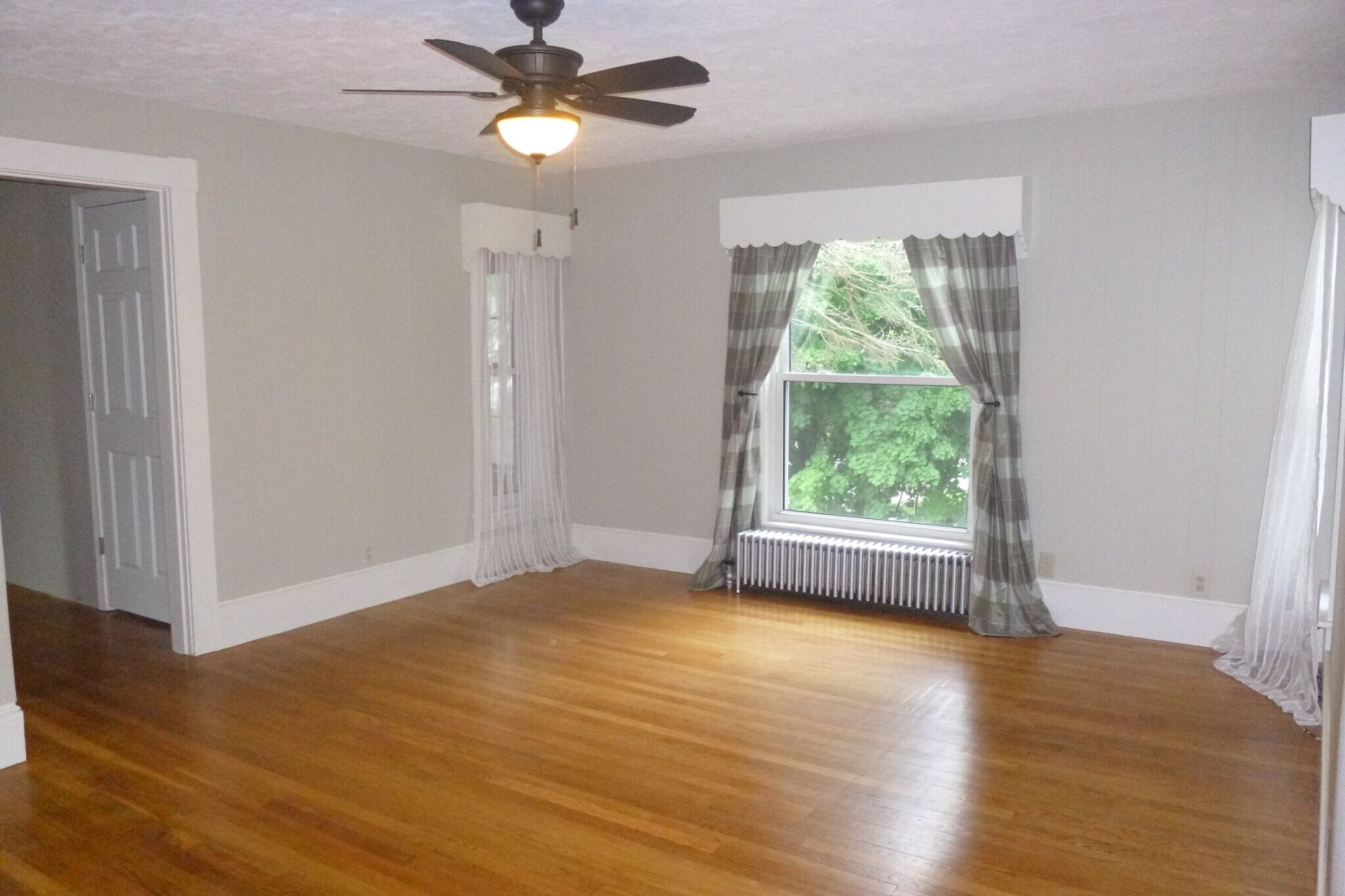 Living Room - 293 High St