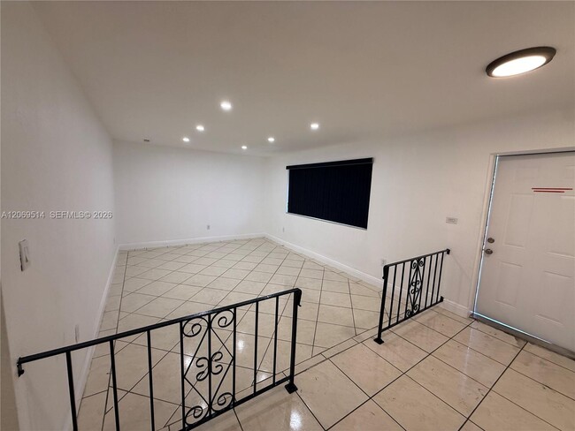 Building Photo - 170 NE 174th St