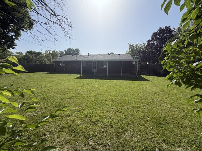 Building Photo - 7280 Cedar Knolls Dr