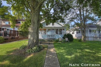 Building Photo - Lakefront 4 bed 2 bath home